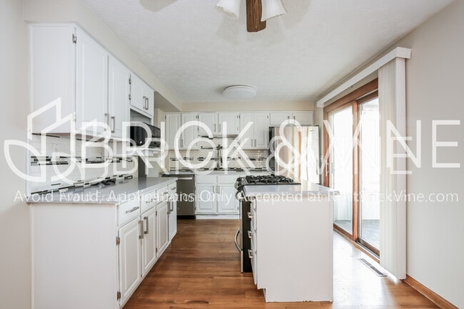 Building Photo - 5056 Ewald Dr