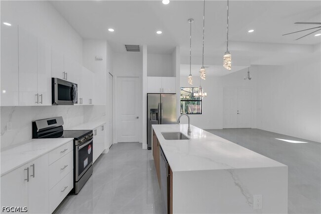 Building Photo - 2608 5th St SW