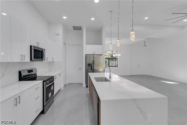 Building Photo - 2613 39th St W