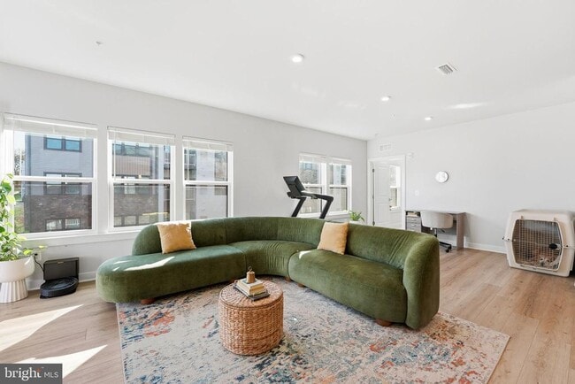 Building Photo - 46294 Mount Milstead Ter