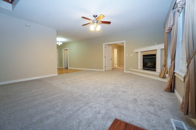 Building Photo - 11565 W Zachery Ave