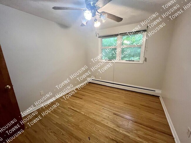 Building Photo - 493 Northfield Dr