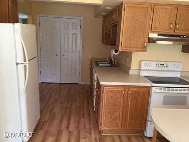 Building Photo - 2 bd, 2 ba house in old SW Columbia, fence...