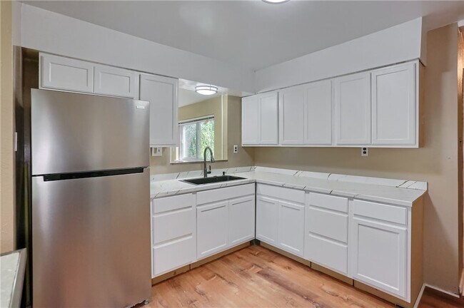 Building Photo - 194 Woodridge Dr