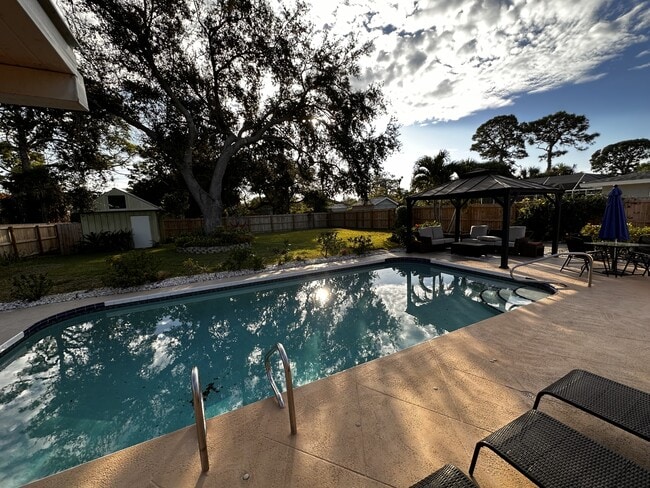 Building Photo - 1129 Riviera St