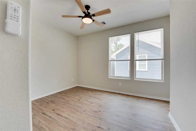 Building Photo - 8202 Homewood Ln