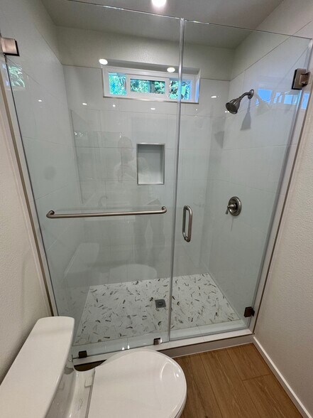 Building Photo - 517 Geneva St