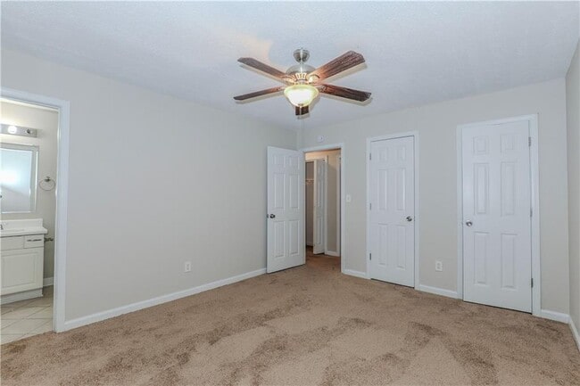 Building Photo - 43 Surrey Ct