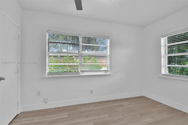 Building Photo - 2217 SW 1st Ct