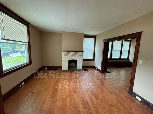 Building Photo - 11169 Maple St