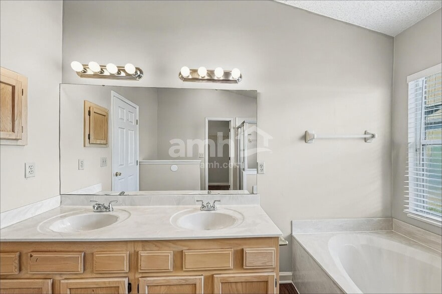 Building Photo - 1819 Harbor Island Dr