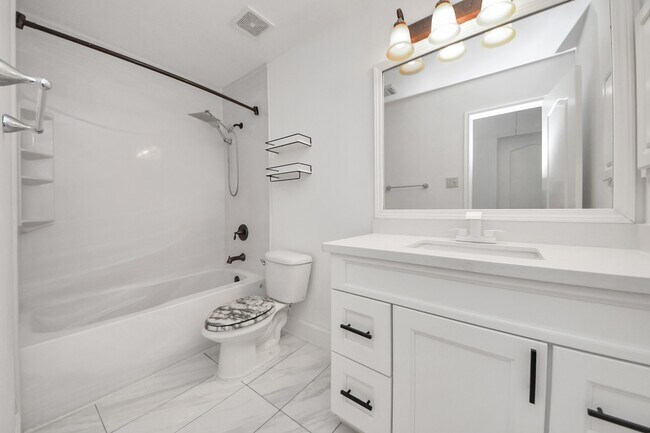 Building Photo - 10850 White Oak Point Ct