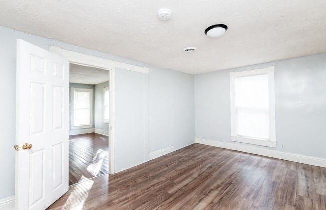 Building Photo - 917 Watt St