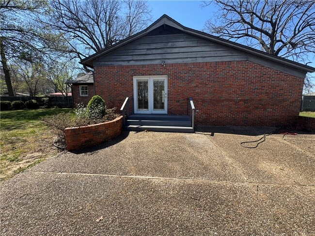 Building Photo - 1505 S Mt Olive St