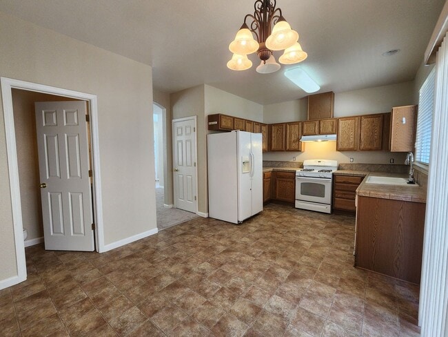 Building Photo - 3 Bedroom Home in Gardnerville Ranchos