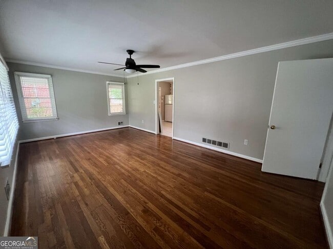 Building Photo - 1369 Longview Dr