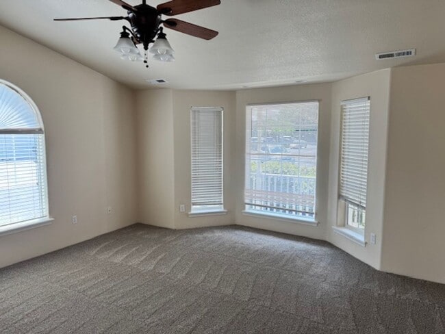 Building Photo - Central Point Single Level Home/ Coming Soon