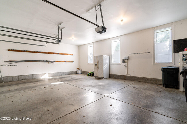 Building Photo - 303 Coralberry Rd