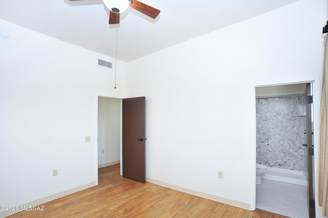 Building Photo - 1040 E Halcyon Rd