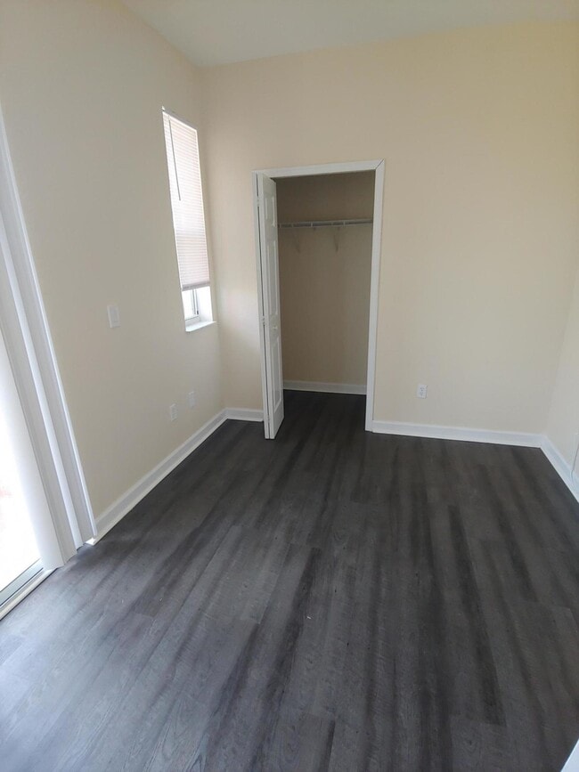 Building Photo - 3106 Shoma Dr