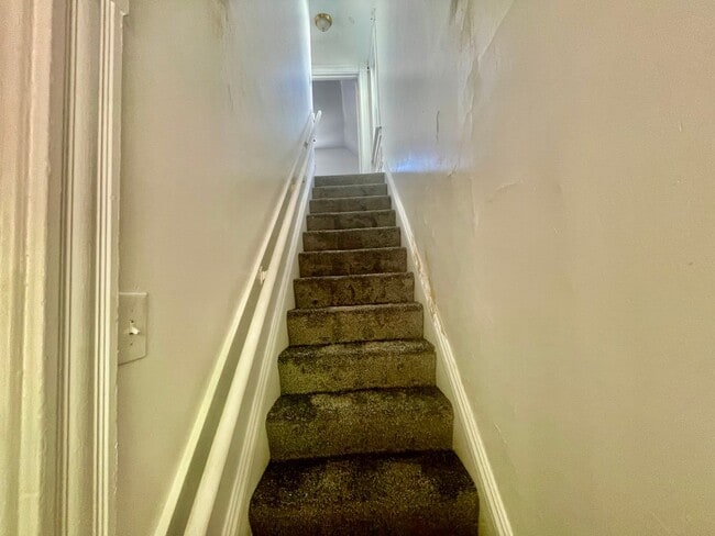 Building Photo - 2 Bed 1 Bath- Pittsburgh PA
