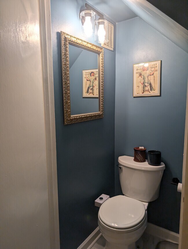 Building Photo - 1936 Smallwood Dr