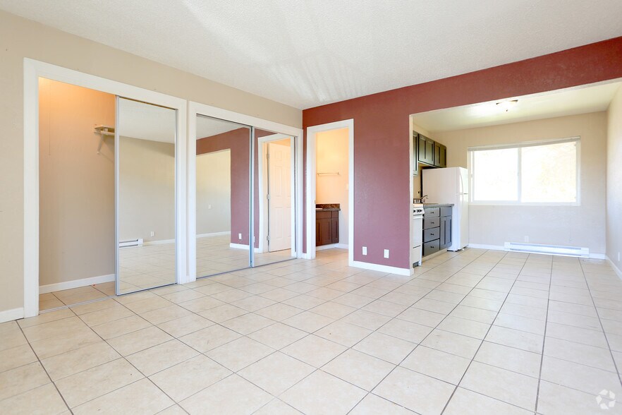 Studio 1BA - Delta Court Apts