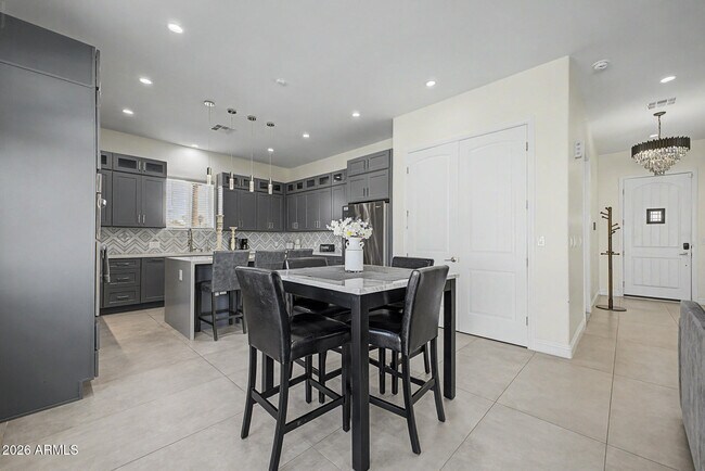 Building Photo - 1344 E Polk St