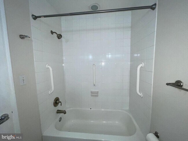 Building Photo - 837 N 2nd St