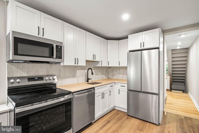 Building Photo - 241 S 23rd St