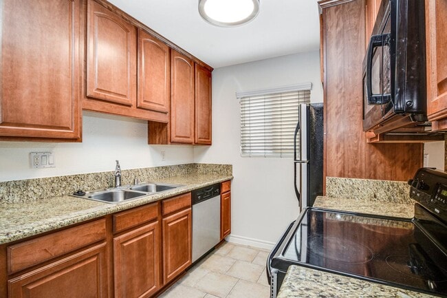 Building Photo - 1 bedroom 1bathroom condo in Normal Heights!