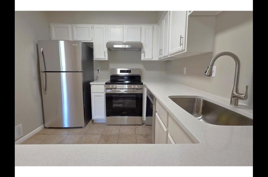 Building Photo - 4710 Lenore Ln