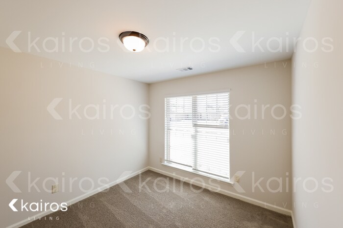 Building Photo - 711 Park Ln