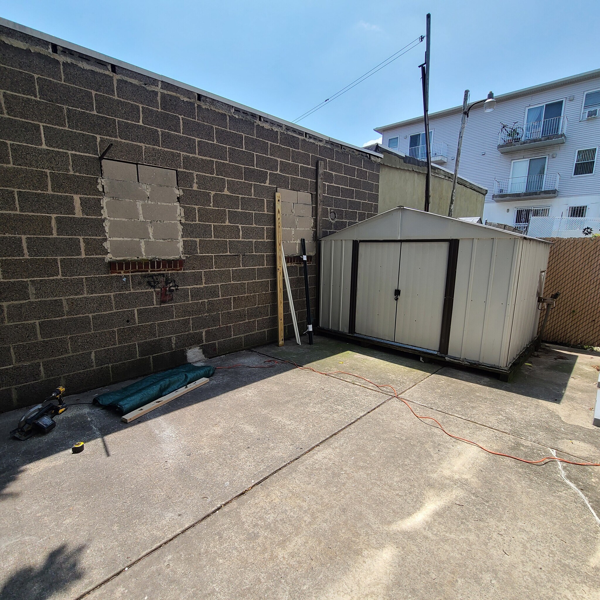 Shared Backyard - 5410 Adams St