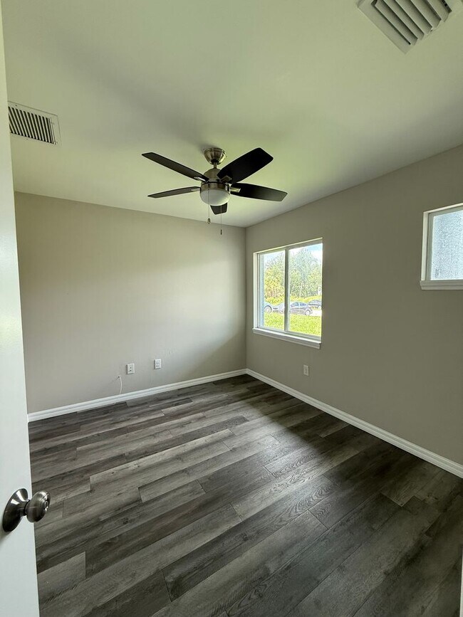 Building Photo - Duplex for Rent