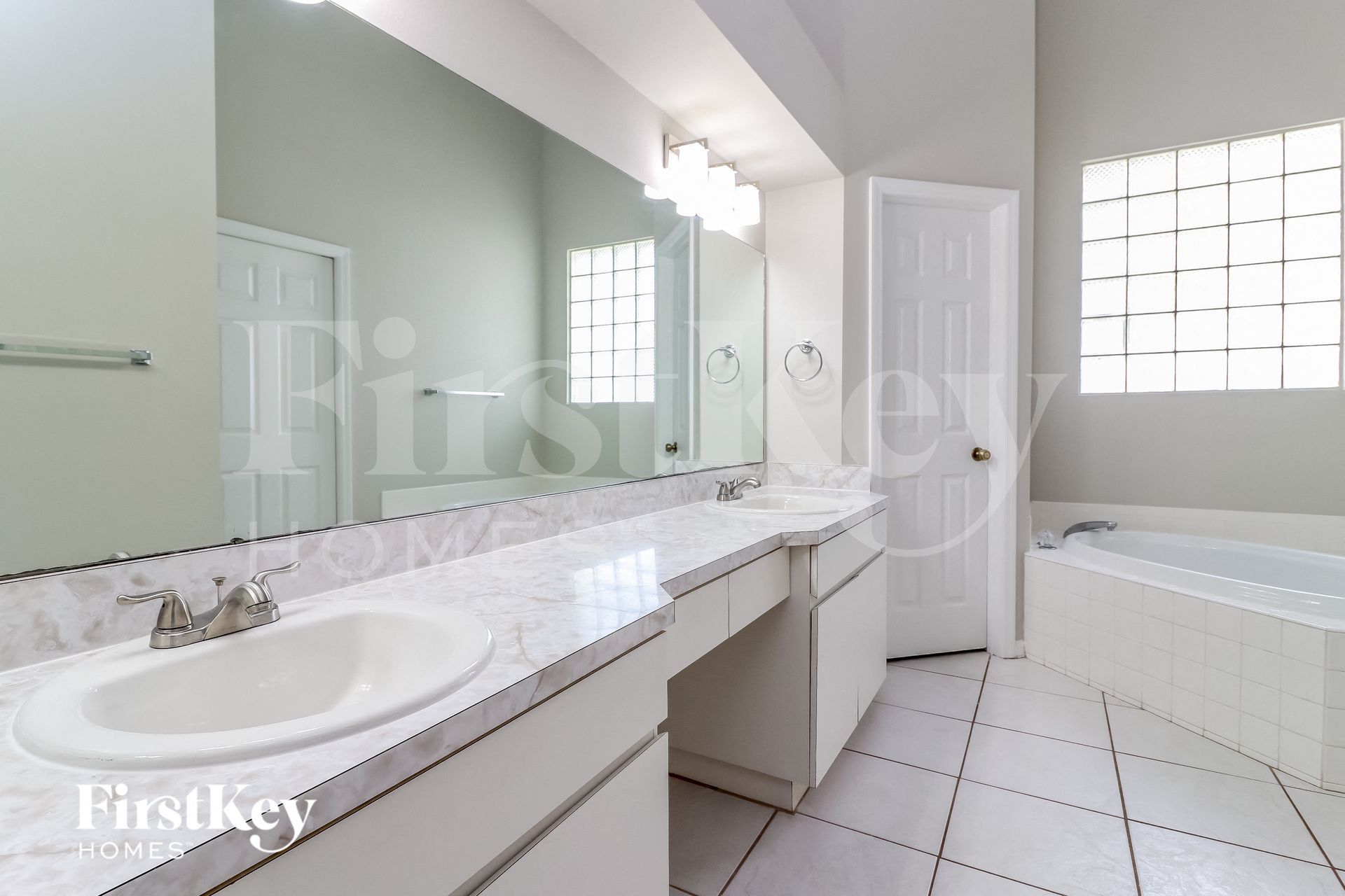 Building Photo - 11805 Cliffwood Ct