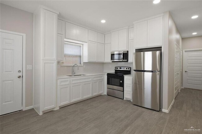 Building Photo - 740 N Alamo Rd