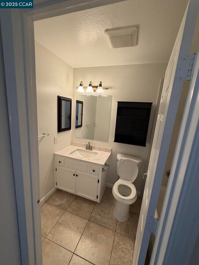 Building Photo - 105 Via Cabrera Ln