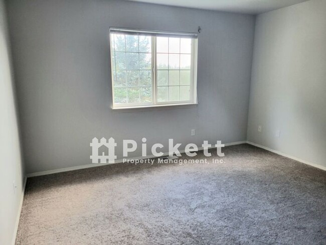 Building Photo - Lovely 3 Bedroom Ridgetop Townhome