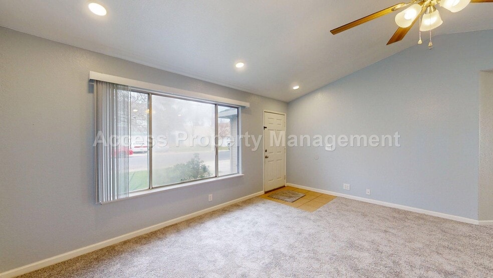 Building Photo - 3728 Terneuzen Ave