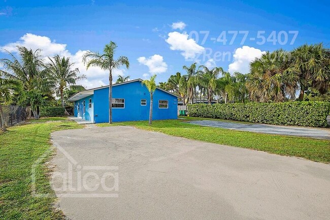 Building Photo - 13753 Oleander Ave