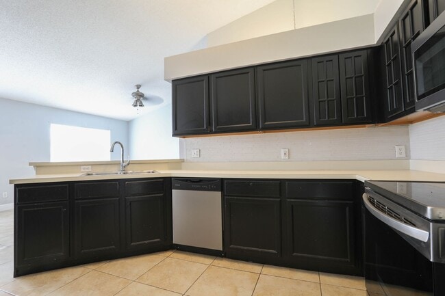 Building Photo - 647 Falling Oak Cove