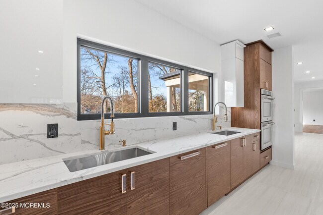 Building Photo - 459 Harnell Ave