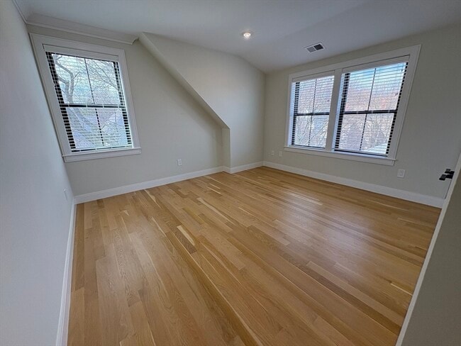 Building Photo - 76 Turner St