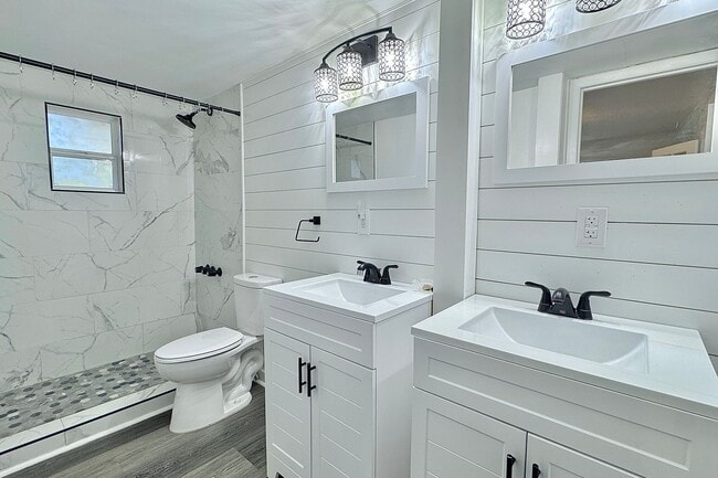 Building Photo - AVAILABLE NOW! (Pet Friendly)