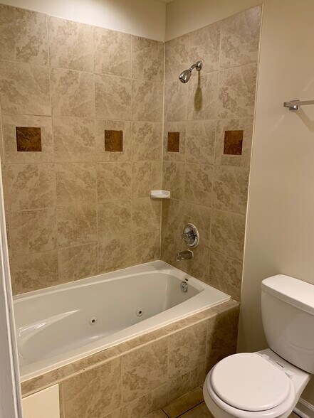 Bathroom - 2527 Brookfield Ave