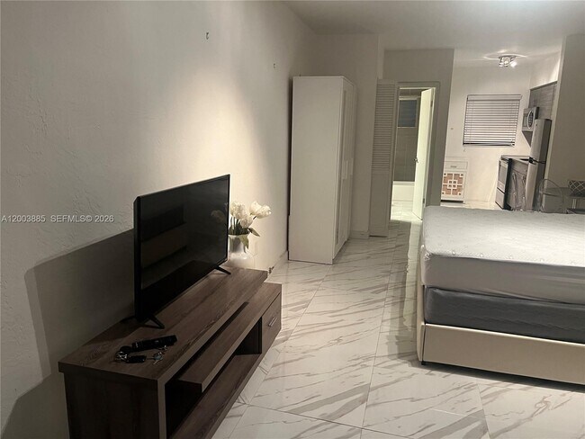 Building Photo - 1611 West Ave