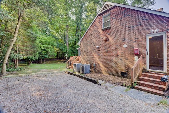 Building Photo - 114 Richards Rd