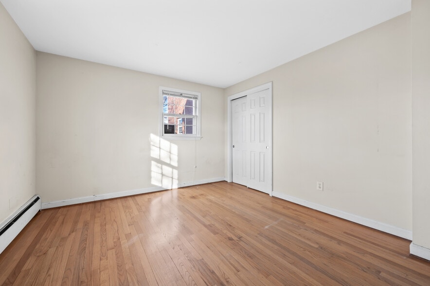 Building Photo - 340 Charter Oak St