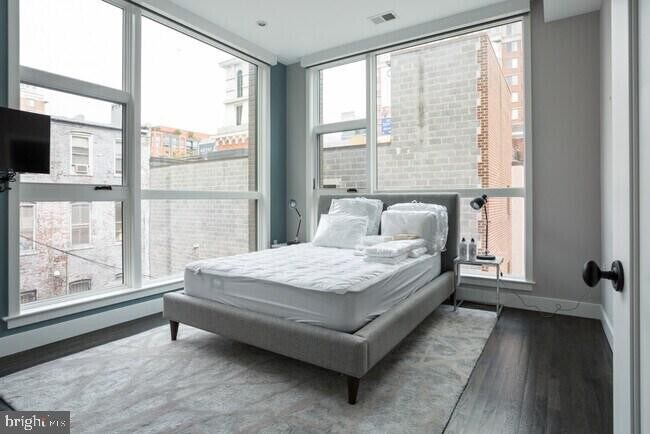 Building Photo - 819 6th St NW